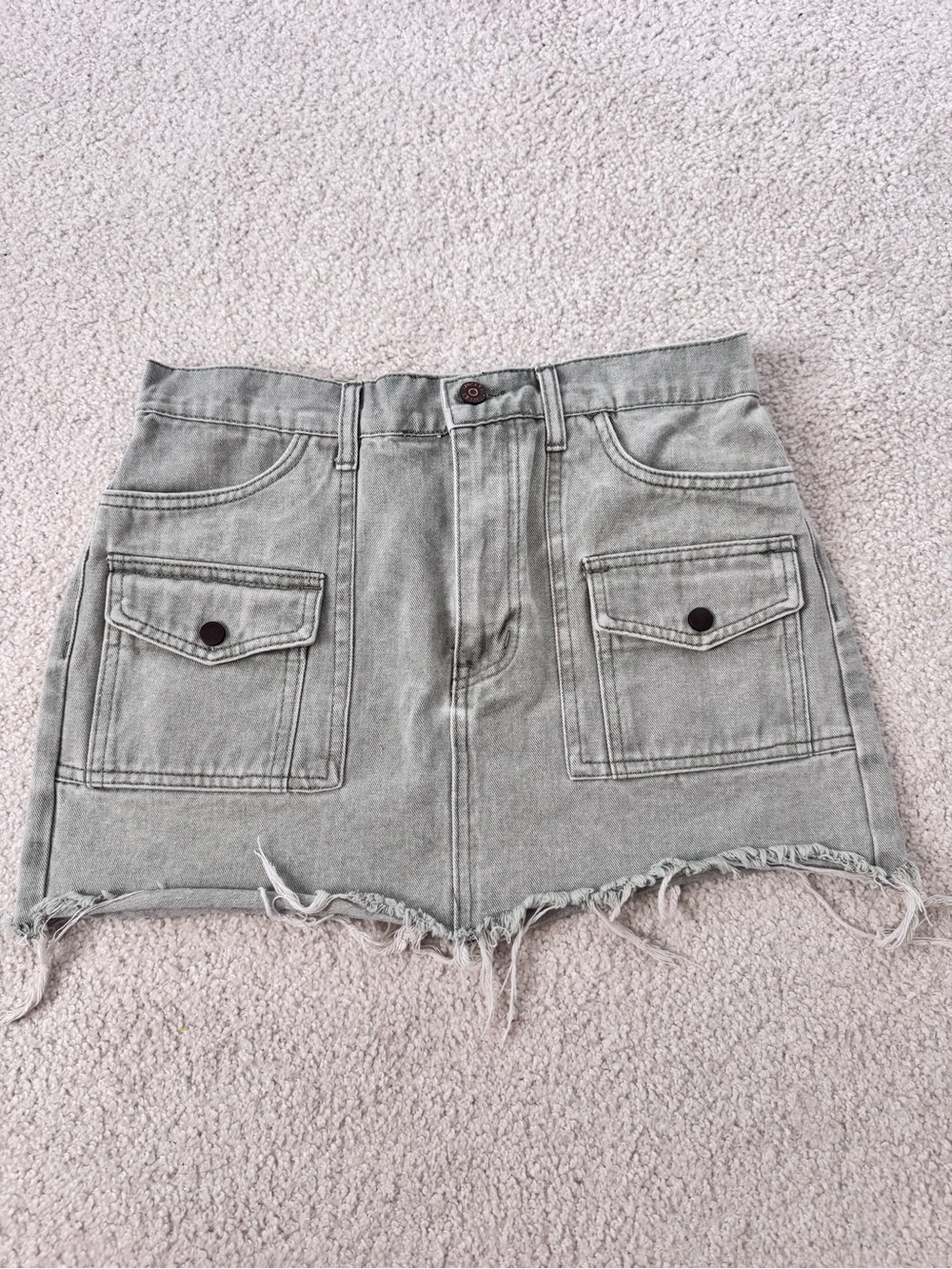 Casual Distressed Cargo Pocket Denim Mini Skirt — Gray